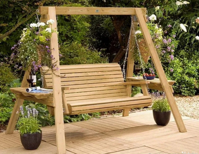 Дизайн деревянной садовой скамейки